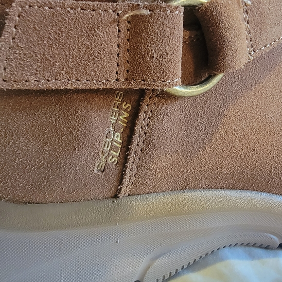 Skechers Slip-insWarm Brown Faux Fur Winter Boots. - Picture 3 of 9